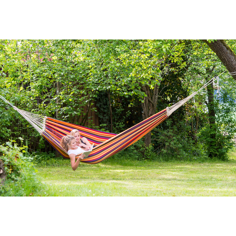 Friends reading in XL size Brazilian hammock